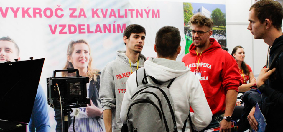 Студенты - Паневропейский университет в Братиславе